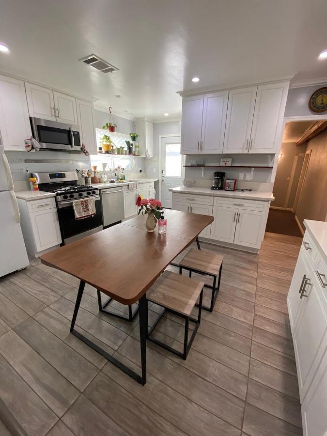 Private W/ Private Full Bathroom & Wifi & Ac & Shared Kitchen In Angeles * Los Ángeles