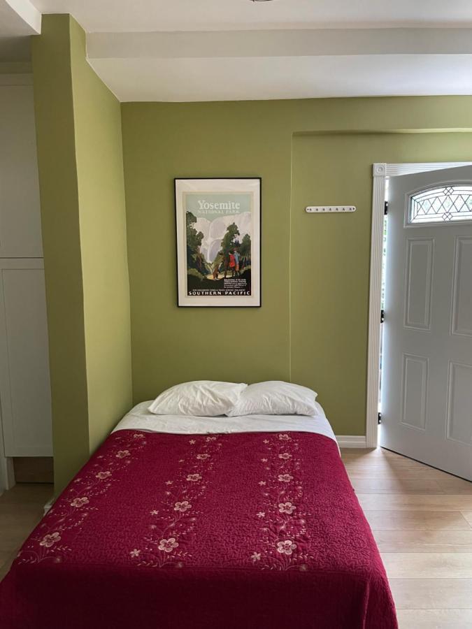 Habitación en casa particular Private W/ Private Full Bathroom & Wifi & Ac & Shared Kitchen In Angeles *