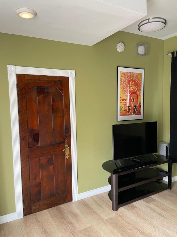 Private W/ Private Full Bathroom & Wifi & Ac & Shared Kitchen In Angeles Habitación en casa particular