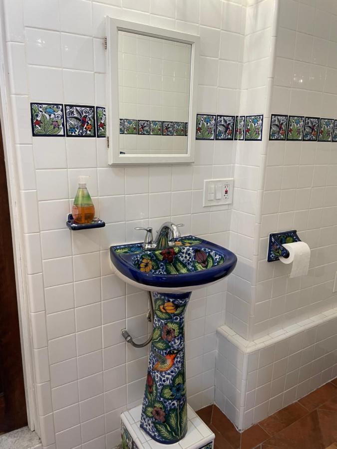 Private W/ Private Full Bathroom & Wifi & Ac & Shared Kitchen In Angeles Habitación en casa particular Los Ángeles