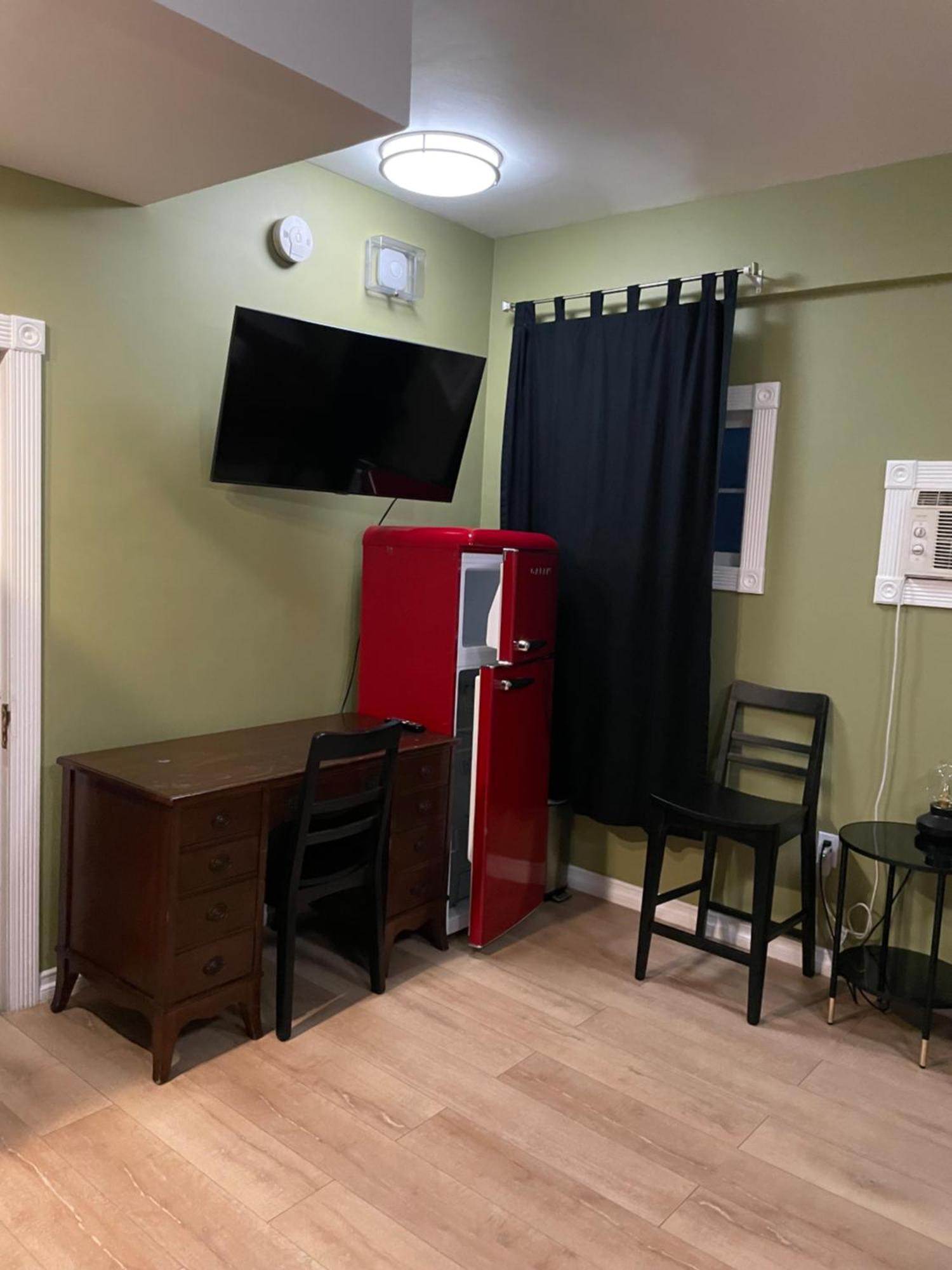 Habitación en casa particular Private W/ Private Full Bathroom & Wifi & Ac & Shared Kitchen In Angeles Los Ángeles