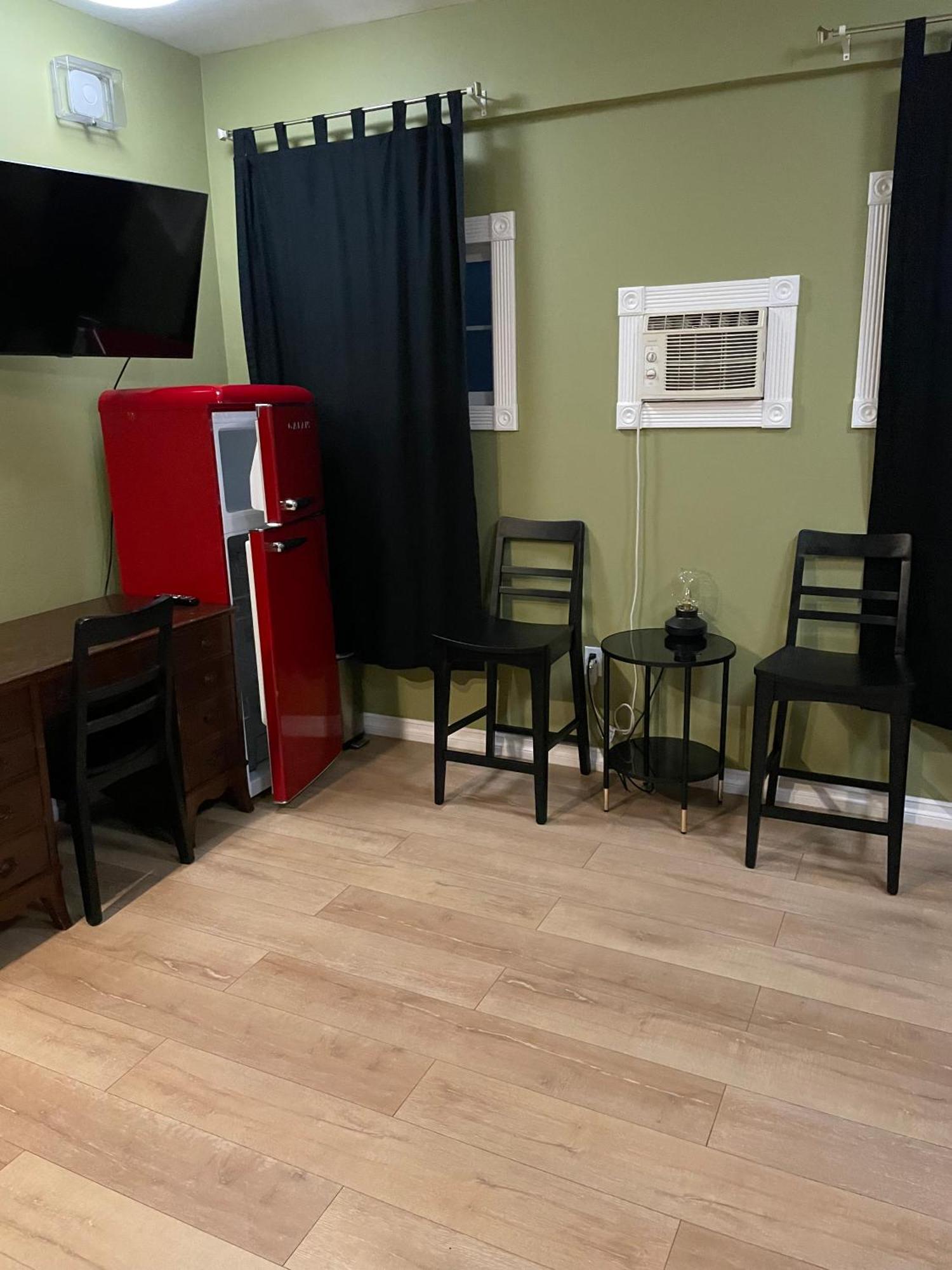 Habitación en casa particular Private W/ Private Full Bathroom & Wifi & Ac & Shared Kitchen In Angeles Los Ángeles