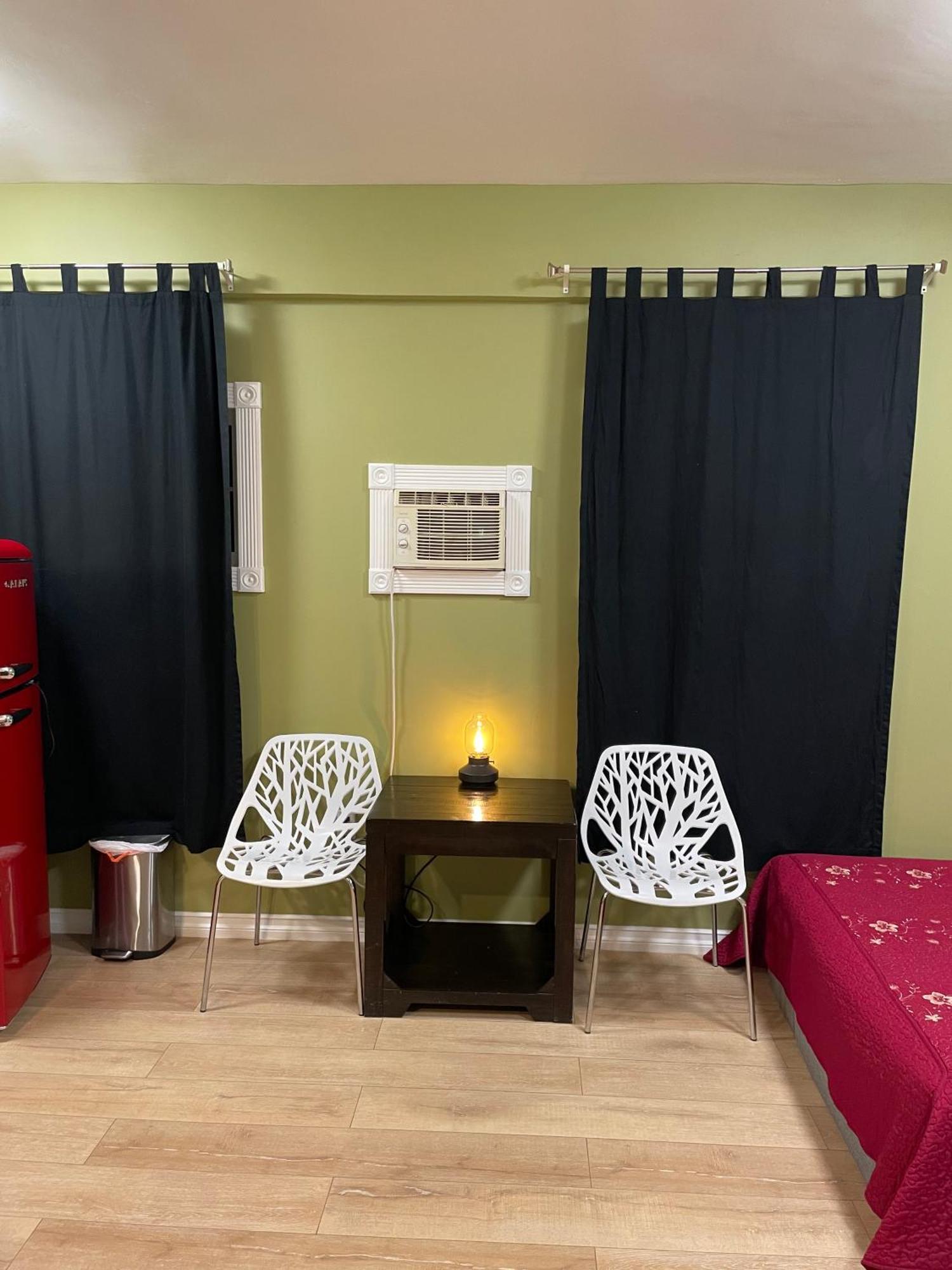 Habitación en casa particular Private W/ Private Full Bathroom & Wifi & Ac & Shared Kitchen In Angeles
